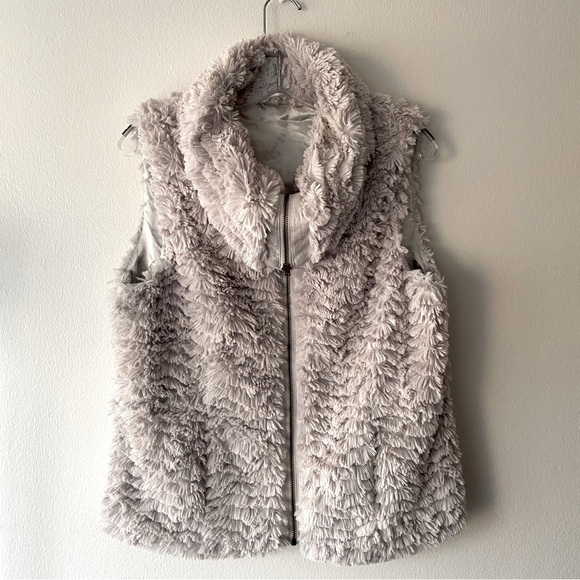 FEVER Womens VEST LUXURIOUS FAUX FUR, COLLAR Zipper, Satin Interior Taupe size M - Picture 1 of 6